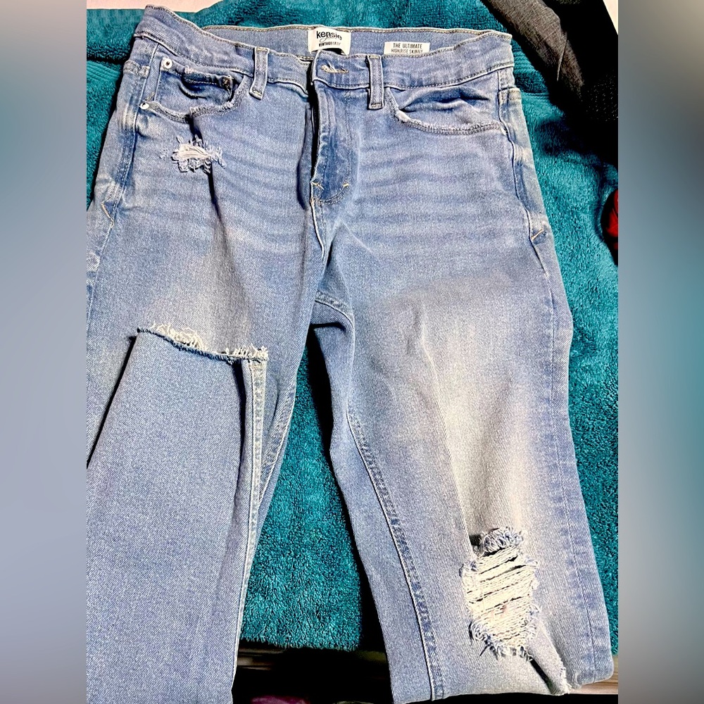 Ripped skinny jeans. Hardly used. No scammers